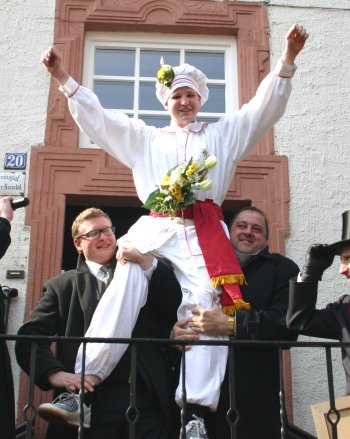 Der Sieger der Schönecker Eierlage 2013, Markus Alff, er lebe hoch!