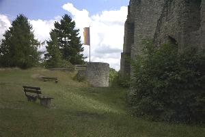 Blick in den Burghof der Ruine